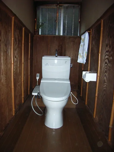 横浜市神奈川区のH様邸にてトイレ交換工事でお世話になりました